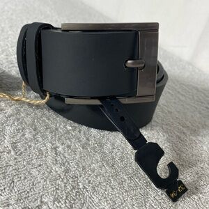 Johnnie’s Jeans Black Bonded Leather Belt S 32-34 NWT